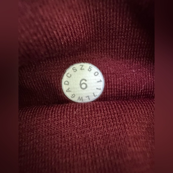 Lululemon leggings size 6 in awesome condition ! - Picture 10 of 12